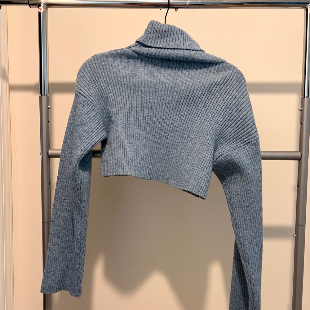 Chic Blue Cropped Turtleneck Sweater